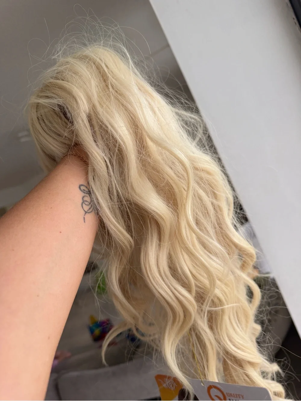 Blonde Wavy wig- Natural Light Blonde